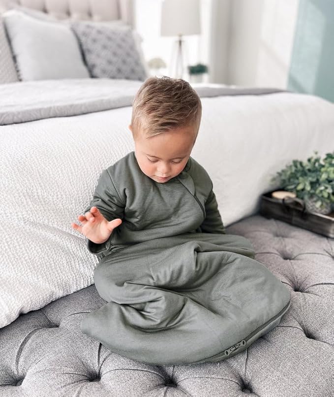 GUNAMUNA Long-Sleeve Sleep Sack for Babies and Toddlers, Wearable Sleep Bag, Easy Diaper Changes, Soft Rayon, 2.5 TOG