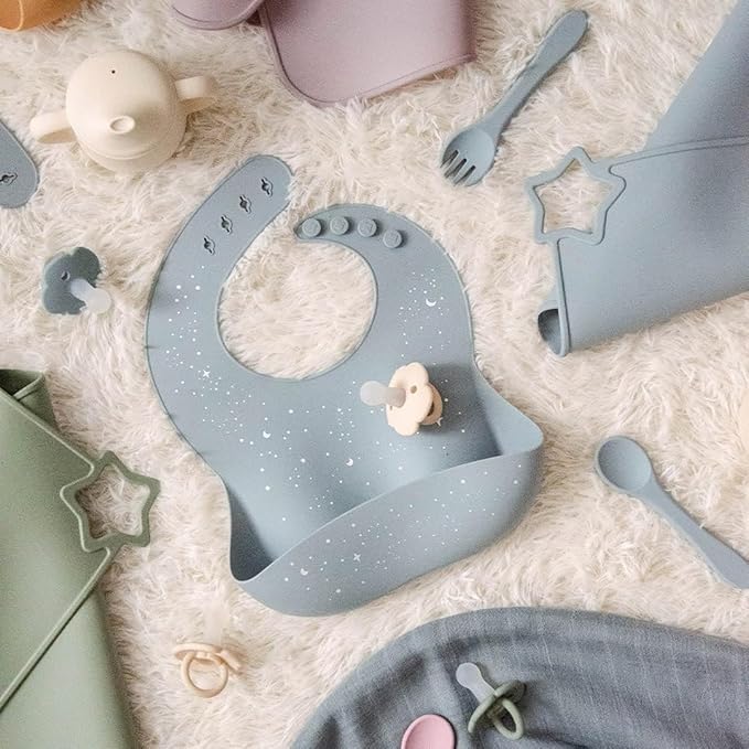 Moonkie Silicone Baby Bibs Set of 2, BPA Free Waterproof Baby Bibs for Eating, Soft Adjustable Silicone Bibs for Babies 6-12 Months, Toddler Bibs with Large Pocket Food Catcher (Light Grey/Blue Fog)