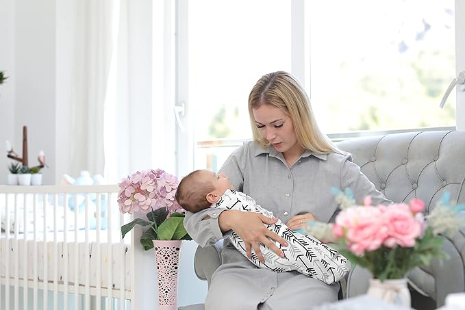 BaeBae Goods BLACK TRIANGLES swaddle wrap (size L)