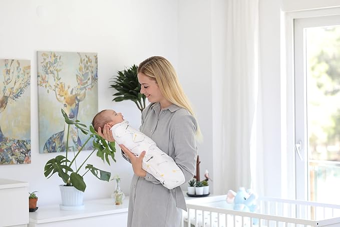 BaeBae Goods BLACK TRIANGLES swaddle wrap (size L)
