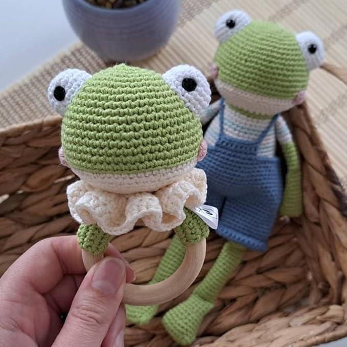 DICHA Wood Baby Rattle-Crochet Baby Rattle- Infant Rattle Sensory Development Wooden Toys Set-Includes Beech Wooden Teething Ring-Frog