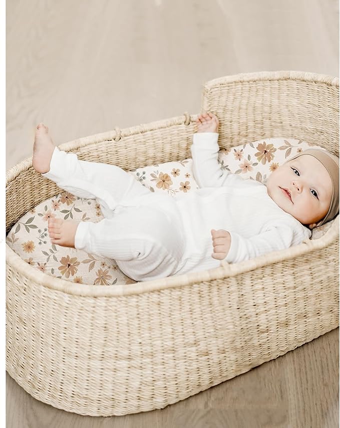 Konssy 2 Pack Muslin Fitted Bassinet Sheets for Baby Girl Boy, Soft Breathable Baby Bassinet Sheets Fit for Bassinets, Cradle, Moses Basket Oval Rectangle Pad/Mattress (Peach,Floral)