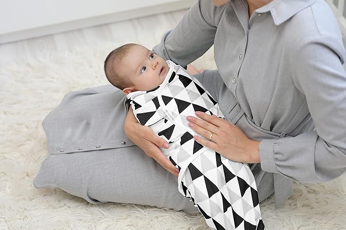 BaeBae Goods BLACK TRIANGLES swaddle wrap (size L)