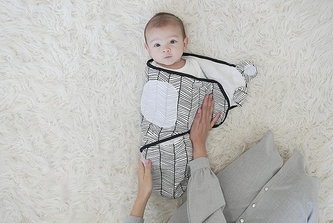 BaeBae Goods BLACK TRIANGLES swaddle wrap (size L)