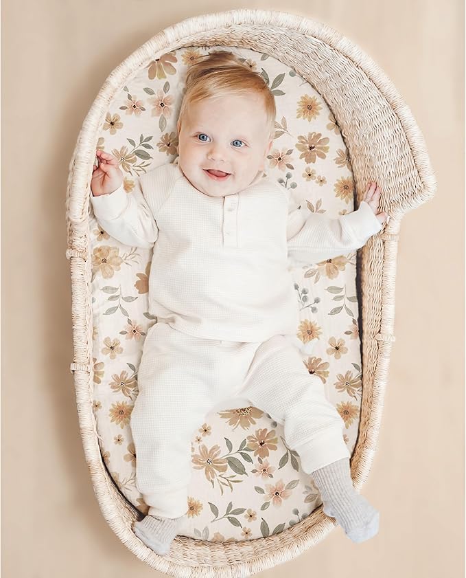 Konssy 2 Pack Muslin Fitted Bassinet Sheets for Baby Girl Boy, Soft Breathable Baby Bassinet Sheets Fit for Bassinets, Cradle, Moses Basket Oval Rectangle Pad/Mattress (Peach,Floral)